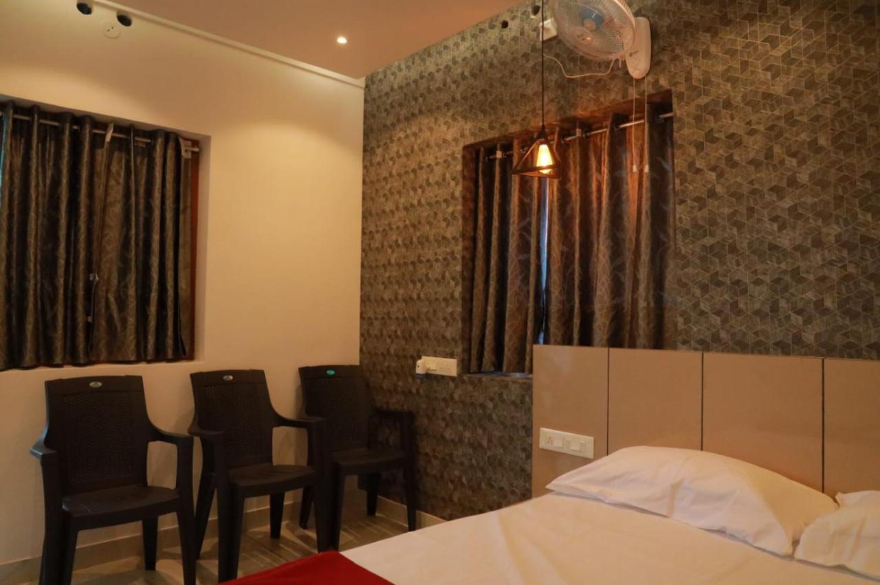 Hilltop Hotel Valparai Exterior photo